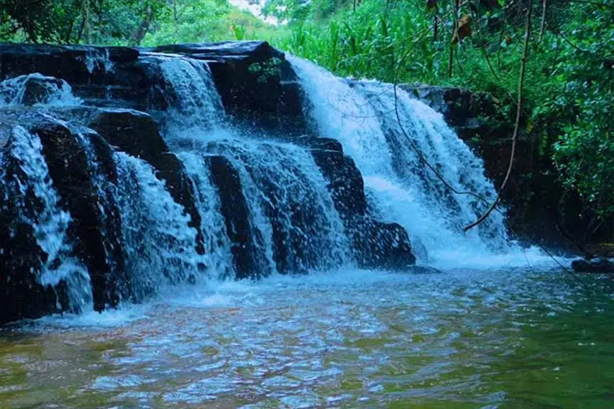 Kombukara secret waterfall natural swim near Ella