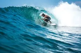 Surfing lessons on Mirissa's tropical beach