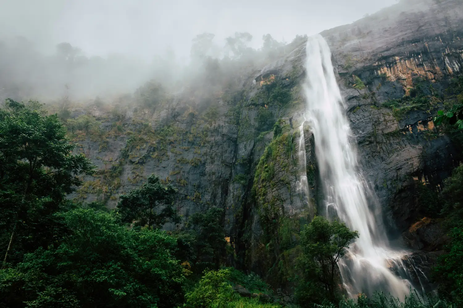 Ramboda Waterfall picnic