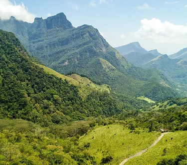 Knuckles Range in Meemure